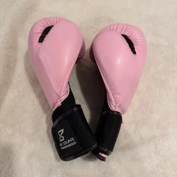 Boxing Gloves - Picture 2 of 4